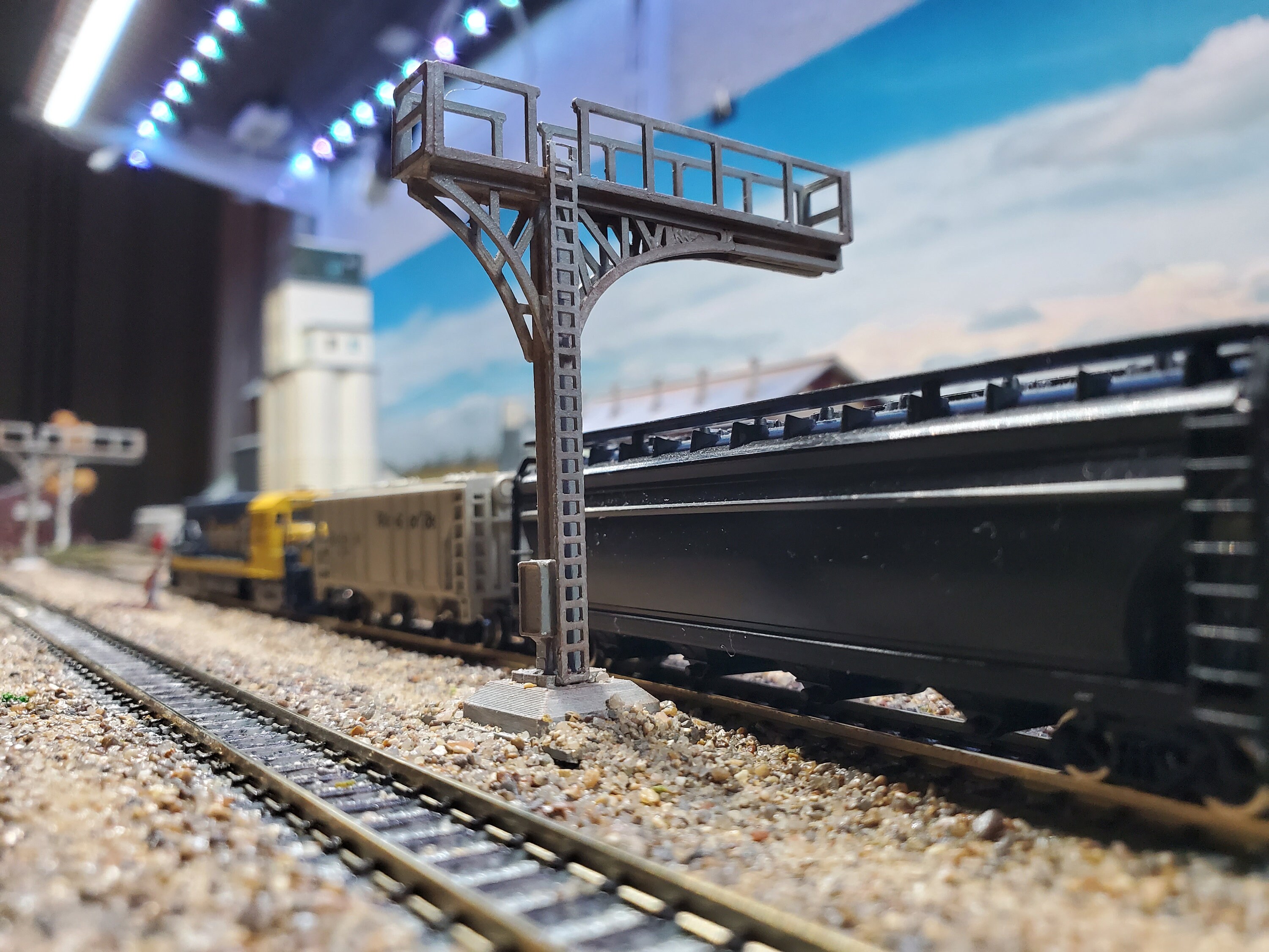thumbnail interactive-video image 1 of N Scale Signal Bridge Kit By Showcase Miniatures (586) – Unassembled, Photo-Etch 1 of 3
