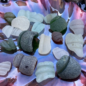 20 curved and frosted Yorkshire glass bottle neck pieces genuine beach finds