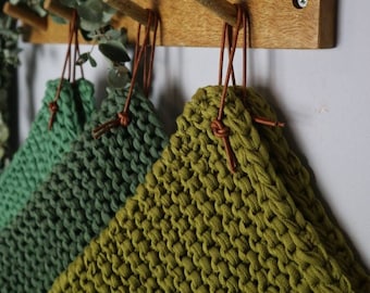 1 Paar grüne Topflappen * gestrickte Topfuntersetzer * schöne Küchenutensilien