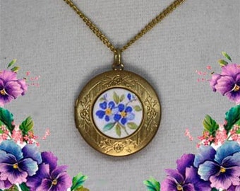 Handmade Broken China Jewlery Vintage Antique Victorian Forget me not Locket Pendant Necklace t Birthday Mother's Day Christmas Anniversary
