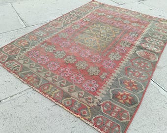 Pink Kilim Rug: 3.9x2.8 ft Vintage Handwoven Wool Decor