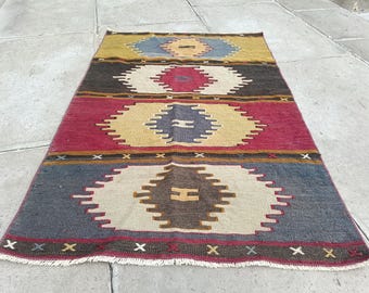 Alfombra Kilim vintage hecha a mano: decoración tribal de lana tejida (1,3 x 0,8 m)