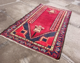 Kleiner türkischer Vintage Teppich: 4.1x2.4 ft Wollteppich
