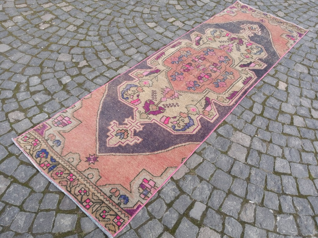 ヴィンテージトルコ製ランナーラグ：ピンクウールキッチンカーペット