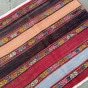 Square Kilim Rug: 2.9x2.5 ft Vintage Turkish Wool Embroidery