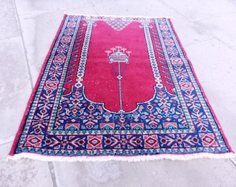 Roter Türkischer Wollteppich: Kleiner Vintage Tribal Eingangsbereich