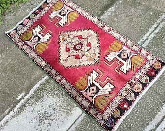 Alfombra turca roja hecha a mano: felpudo pequeño de lana para recibidor (1,6 x 2,9 pies). Alfombras para dormitorio. Mini decoración.