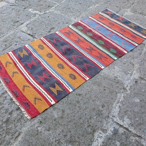 Vintage Turkish Kilim Rug: Handmade Wool Embroidery, 2.2 x 5.2 ft