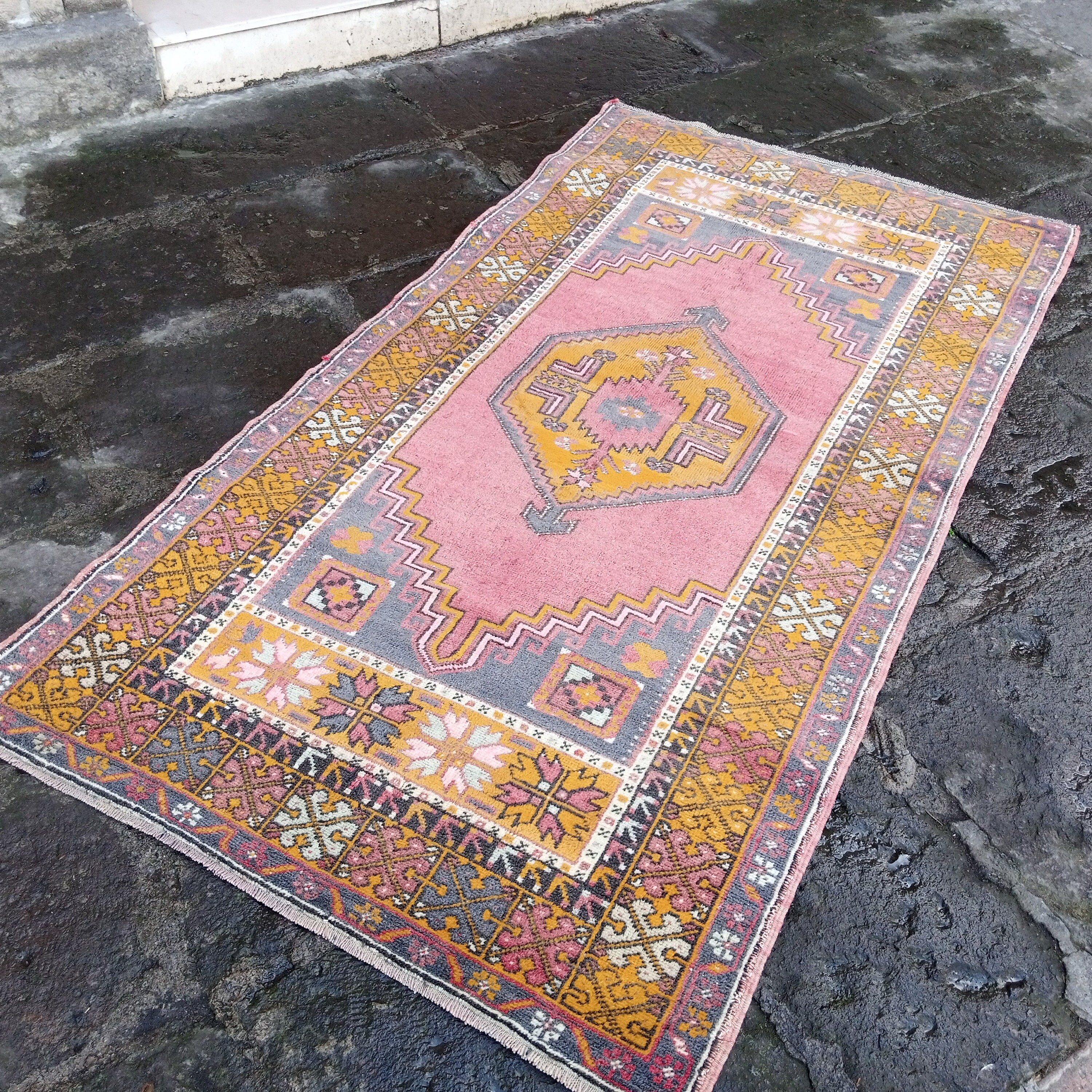 137×123 “Rose quartz”ViNTAGE TURKiSH RUG Vintage Pink Turkish Rare Rug. 7.1x3.6 Ft Vintage Living