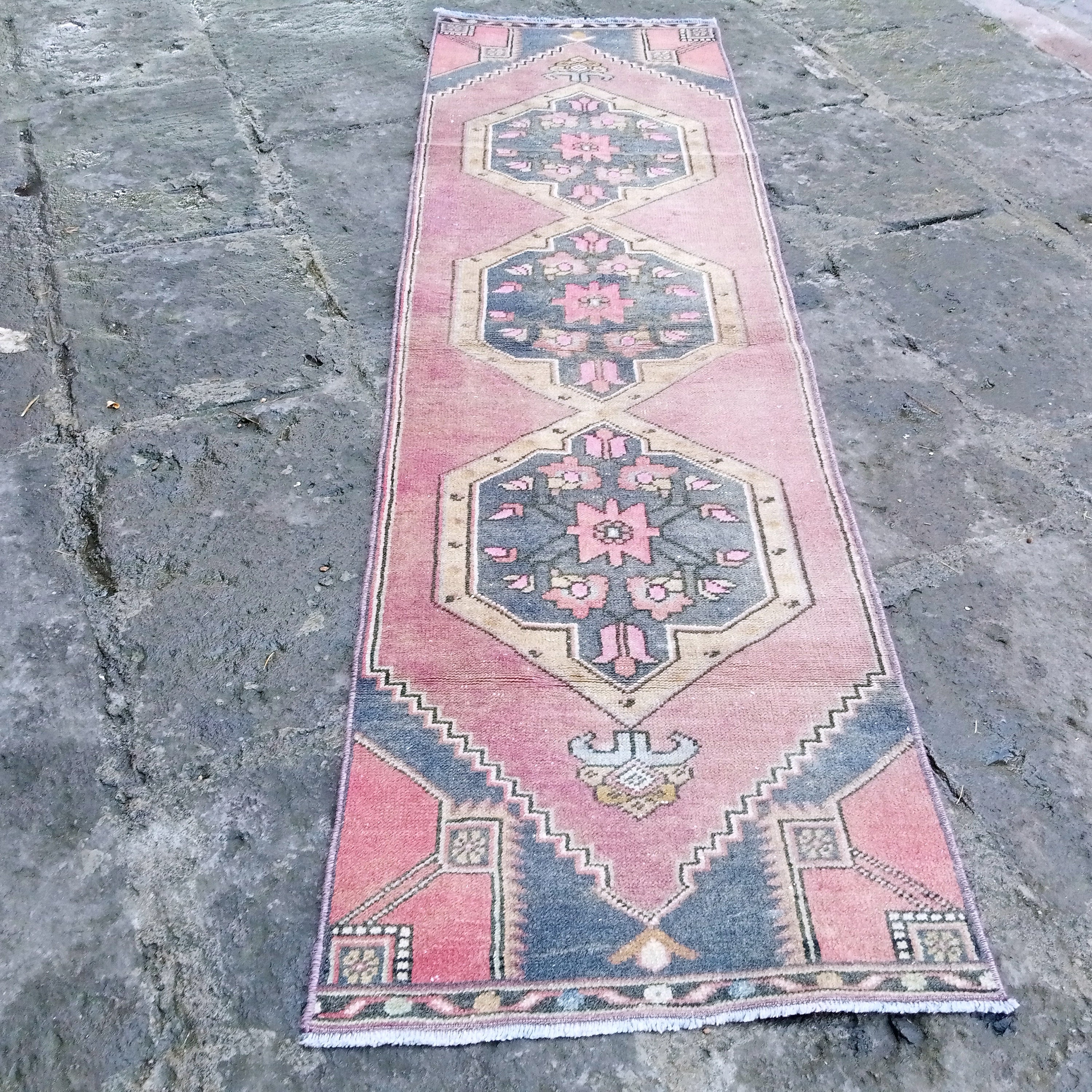 * vintage runner ୨୧ 聖ルチア * テーブルランナー クロス Vintage Runner Area Rug, 2.7 X 10.2 Ft. Free Shipping
