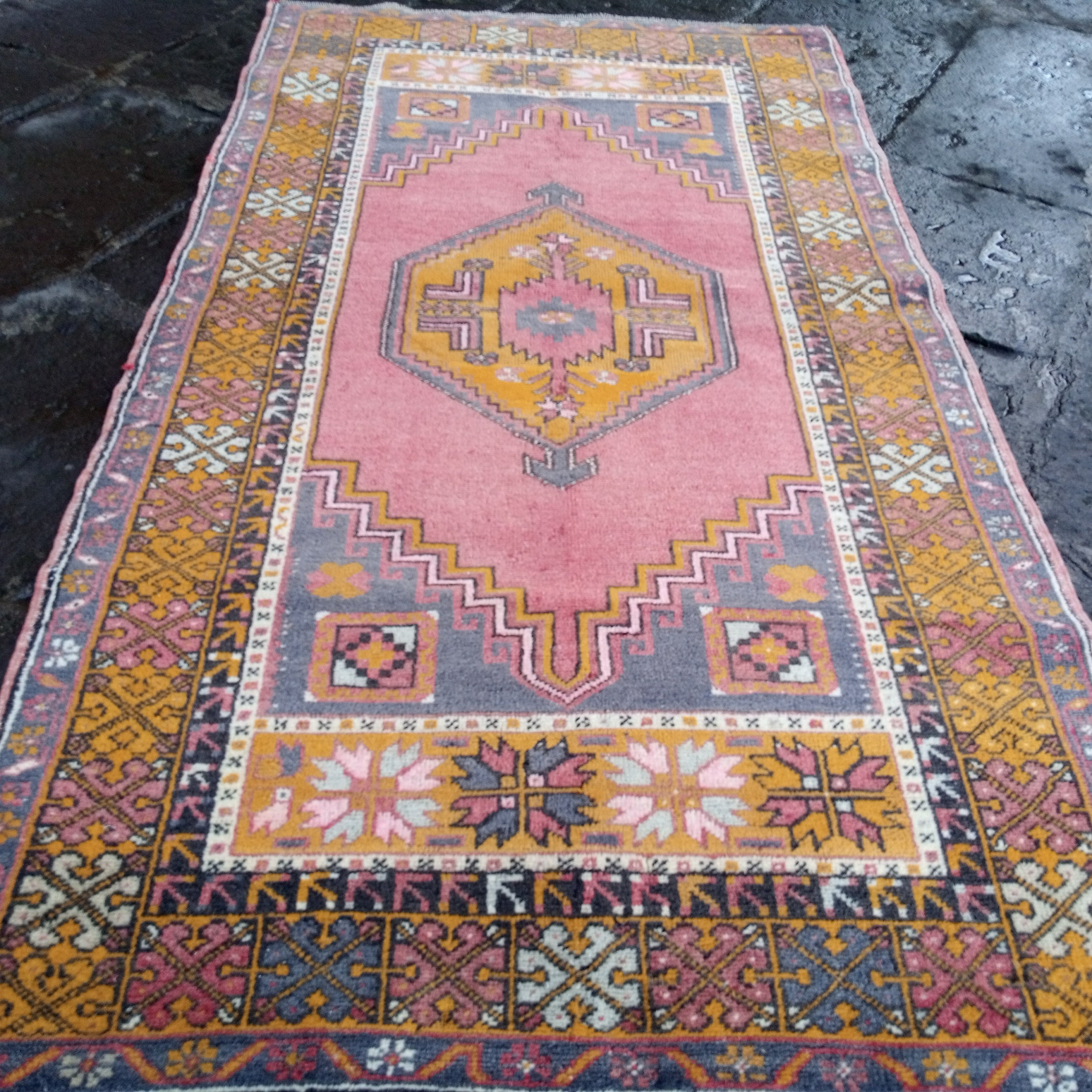 137×123 “Rose quartz”ViNTAGE TURKiSH RUG Vintage Pink Turkish Rare Rug. 7.1x3.6 Ft Vintage Living