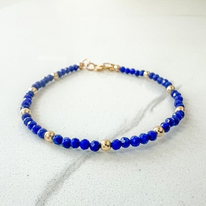 Pulseira de contas de lápis-lazúli, pulseira cheia de ouro, pilha de pulseiras, pulseira de pedras preciosas