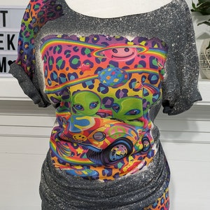 Gebleekt T-shirt uit de jaren 90, neon luipaardprint met gebleekt T-shirt uit de jaren 90 cartoon, gebleekt T-shirt in jaren 90-stijl, nostalgisch gebleekt shirt uit de jaren 90