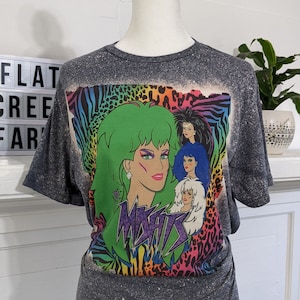 Gebleekt T-shirt uit de jaren 80, neon luipaardprint met gebleekt T-shirt uit de jaren 80 cartoon, gebleekt T-shirt in jaren 80-stijl, nostalgisch gebleekt shirt uit de jaren 80