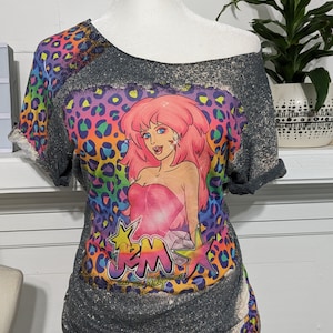 Gebleekt T-shirt uit de jaren 80, neon luipaardprint met gebleekt T-shirt uit de jaren 80 cartoon, gebleekt T-shirt in jaren 80-stijl, nostalgisch gebleekt shirt uit de jaren 80