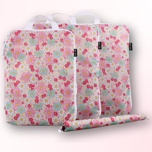Set of 4 seamless double-zippered packing cubes with flowers design for kids. Checkered Oxford cloth travel organizers. Toiletry bag.