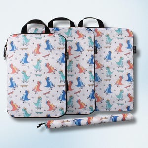 Ensemble de 4 cubes d'emballage sans couture à double fermeture éclair pour enfants avec un motif de dinosaures. Organiseurs de voyage en tissu oxford à carreaux. Trousse de toilette.