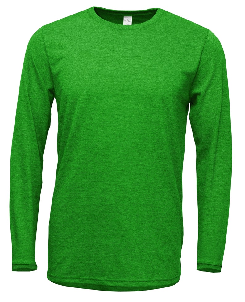 Peut inclure: Un t-shirt &agrave; manches longues de couleur vert chin&eacute;.