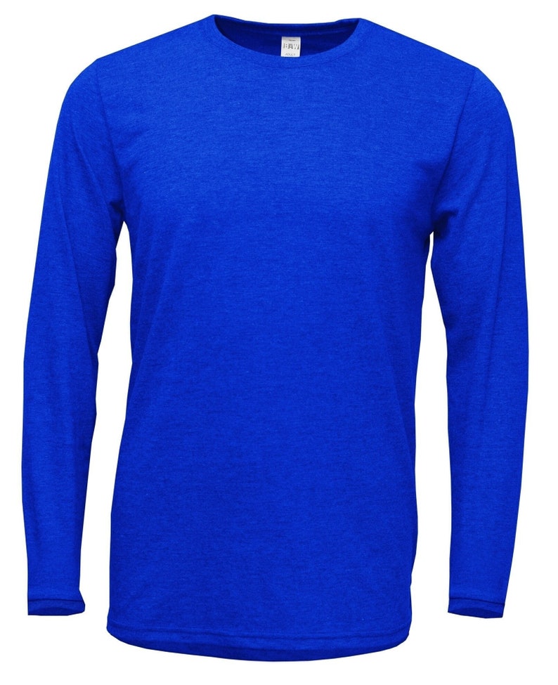 Peut inclure: Un t-shirt &agrave; manches longues bleu royal.