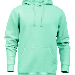 K&ouml;nnte beinhalten: Ein einfarbiger mintgr&uuml;ner Hoodie mit einer K&auml;ngurutasche und einer Kapuze mit Kordelzug.