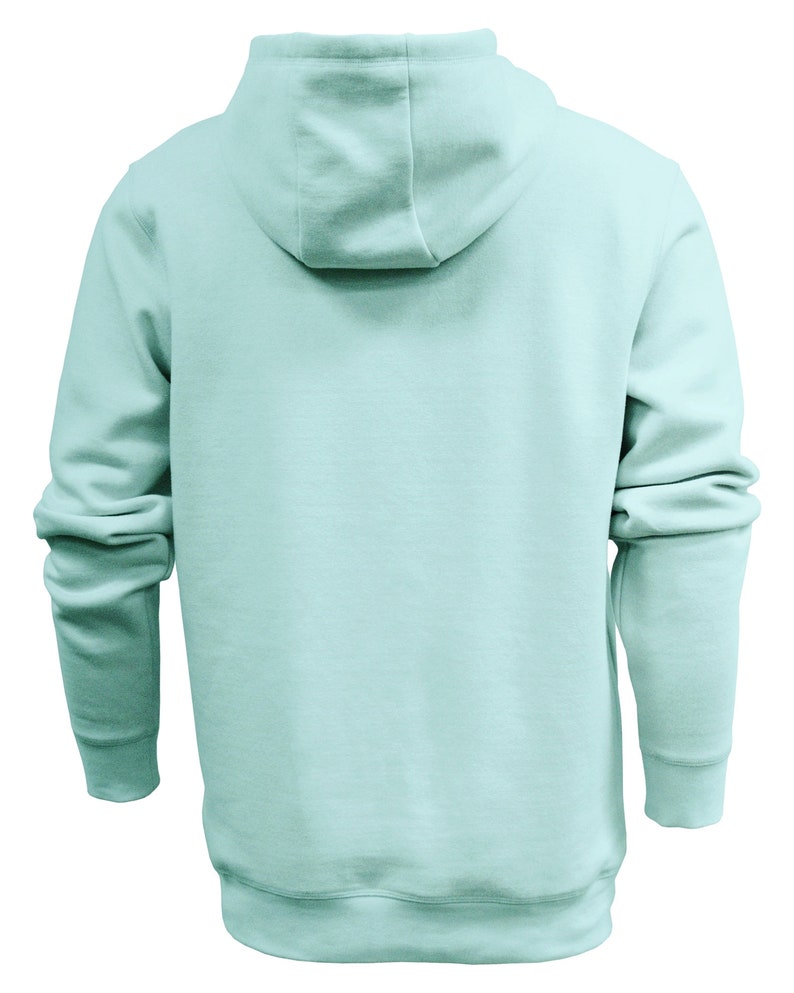 K&ouml;nnte beinhalten: Ein hellblauer Kapuzenpullover mit einer K&auml;ngurutasche.