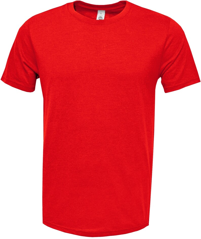 Pode incluir: Uma camiseta vermelha lisa de manga curta.