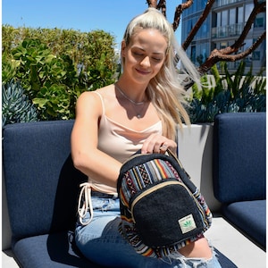 Mini sac à dos en chanvre - Fabriqué à la main au Népal pour un usage quotidien, sac à dos de style bohème - Respectueux de l'environnement et durable - Sac à dos en chanvre moyen pour homme et femme