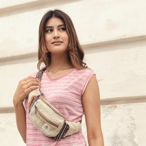 Sac banane en chanvre de l'Himalaya fabriqué à la main de manière éthique : sac banane écologique de style bohème pour la randonnée et les festivals - Réglable, végétalien, unisexe