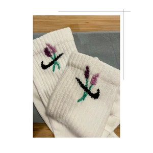 embroidered socks lilac