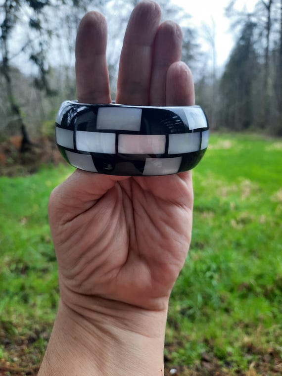 Bangle With Inlaid Imitation Mother of Pearl - image 2