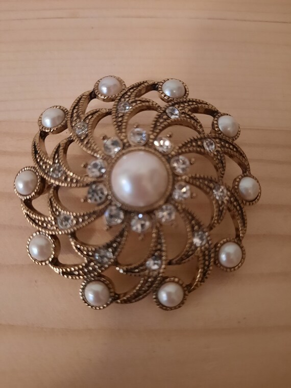 Vintage MONET Women Fashion Pearl Rhinestone Gold… - image 3