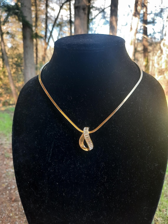 Swarovski  Crystal Pendant Gold Tone Necklace Swan Mark