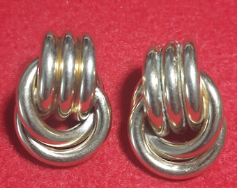 Vintage gold tone door knocker earrings in excellent vintage condition!