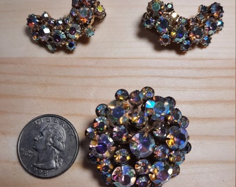 Set 2 of vintage brooch clip-on earrings AB blue