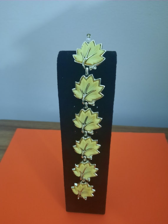 VTG 1960 Maple Leaf Thermoplastic Bright Yellow Br