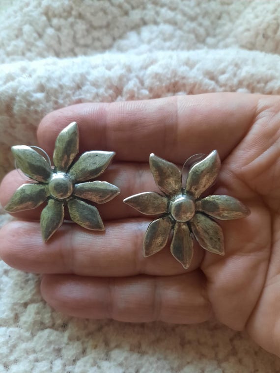 Mon Bijou stud earrings in silver metal