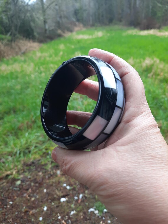 Bangle With Inlaid Imitation Mother of Pearl - image 4