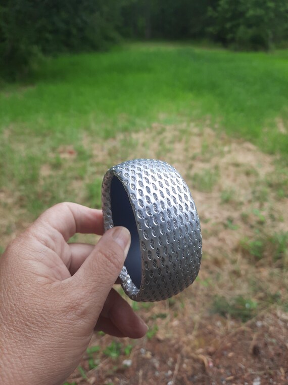 Chunky silver patterned bangle bracelet - image 5