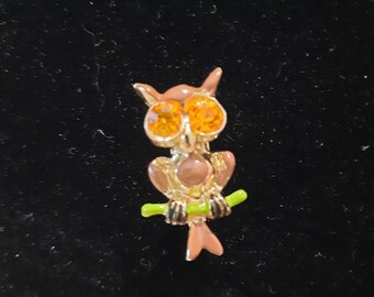 Vintage Elegant Jewelry Painted Breast Pin Cute Owl Brooch Women Eyes Yellow Open Rhinestones Gold Color Rhinestone Brooch Breast Pin Gift