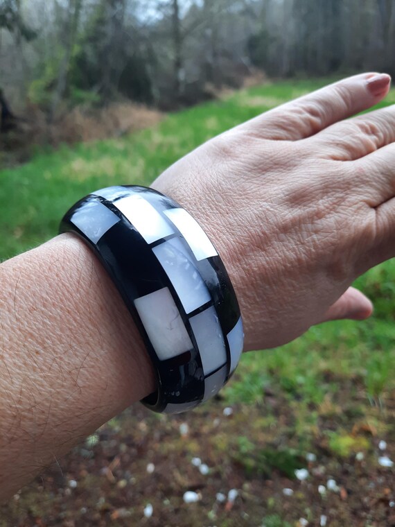 Bangle With Inlaid Imitation Mother of Pearl - image 3