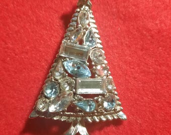 Vintage HOLLYCRAFT Blue Christmas Tree Brooch Rhinestone Pin Silver Tone Fashion Best Gift