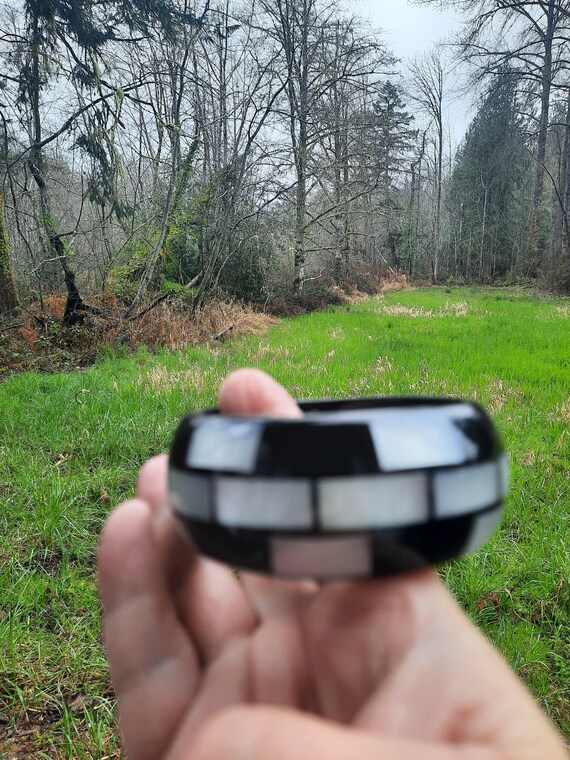 Bangle With Inlaid Imitation Mother of Pearl - image 5