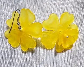 Yellow Acrylic Spring Flowers - Hypoallergenic