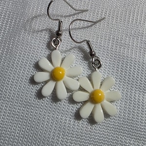 Daisy Flower White and Yellow Acrylic Charm - Hypoallergenic Earrings