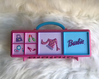 Étui à accessoires Barbie vintage 1999 à plusieurs compartiments et poignée de transport Mattel Inc.