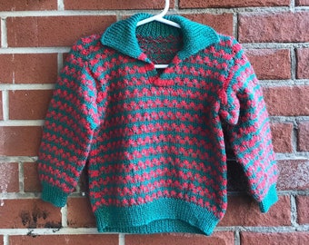 Pull avec col rouge et vert tricoté à la main pour enfants vintage