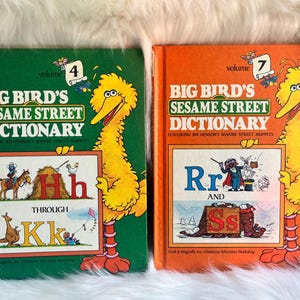&quot;Big Bird&#39;s Sesamstraße &quot;&quot;Wörterbuch Bücher&quot;&quot; #4 und 7, Vintage Sesamstraße 1980&#39;s - Vintage Kinderbücher - Sammler Kinderbücher.&quot;