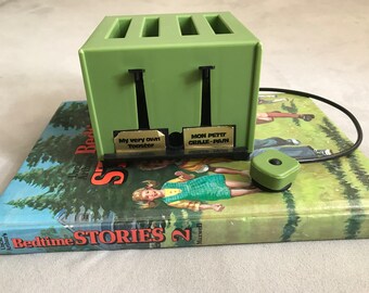 Vintage Avocado Green Toy Toaster 70's - Vintage Kids Toys - Vintage Kids Kitchen Toaster