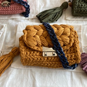 Crochet body bag/shoulder bag with colorful chunky chains