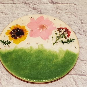 Resin coated wooden coasters with pressed flowers, Spring coasters, Pressed flower coasters, wooden coasters, resin coasters